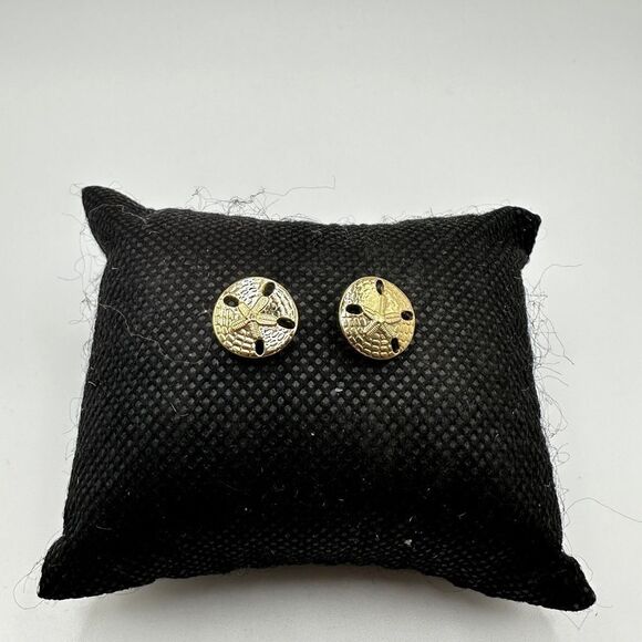 SALE! Vintage Avon gold tone sand dollar stud earrings! - Picture 9 of 11